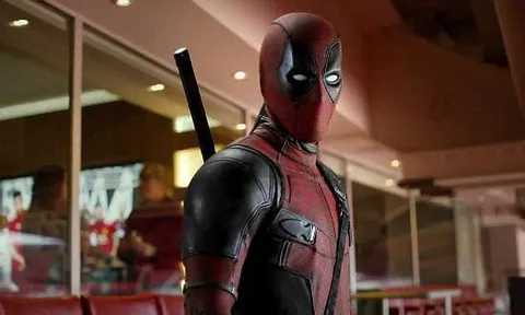 Deadpool cập bến Old Trafford, mang áo số 2 của Lindelof