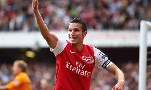 5 cầu thủ từng khoác áo Arsenal và Man Utd: "Kẻ Judas" Van Persie