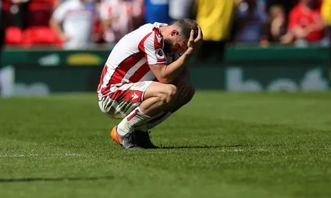 Khoảnh khắc đáng nhớ vòng 37 Premier League - Chuông nguyện hồn ai