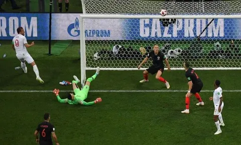 'Harry Kane bỏ lỡ 2 cơ hội... và không chuyền cho Sterling'