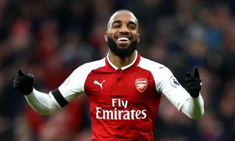 Phản ứng hài hước của Alexandre Lacazette khi phải trở lại Arsenal