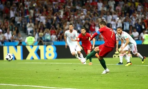 Huyền thoại Alan Shearer hạ thấp hat-trick của Ronaldo vào lưới TBN