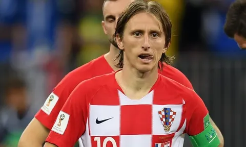 Sau World Cup rực sáng, hành động này của Modric lại đốn tim fan lần nữa