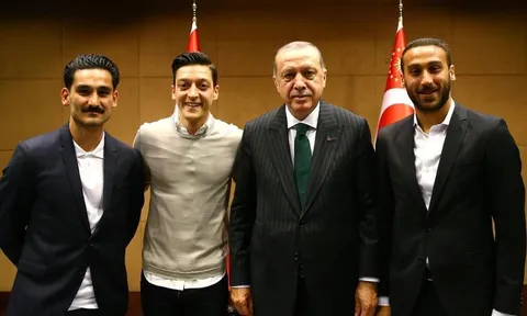 Stefan Effenberg muốn tuyển Đức loại cả Ozil lẫn Gundogan