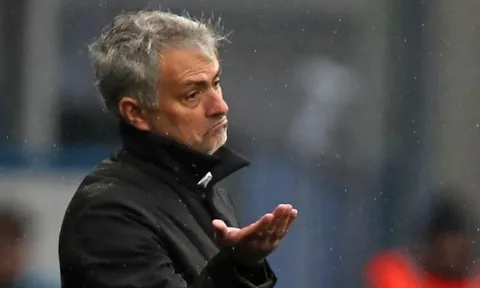 Fan Liverpool chỉ trích Mourinho là kẻ đạo đức giả