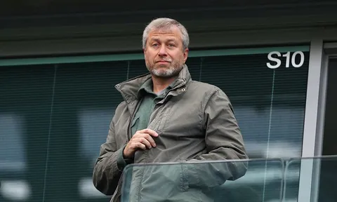 Dính rắc rối với chính quyền, Abramovich khiến Chelsea sụp đổ?