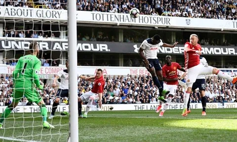 Ajax đừng vội xem thường Man Utd