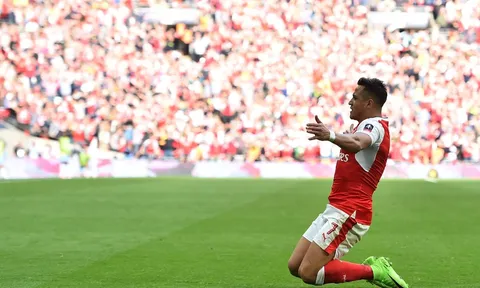 Alexis Sanchez phá hàng loạt kỷ lục
