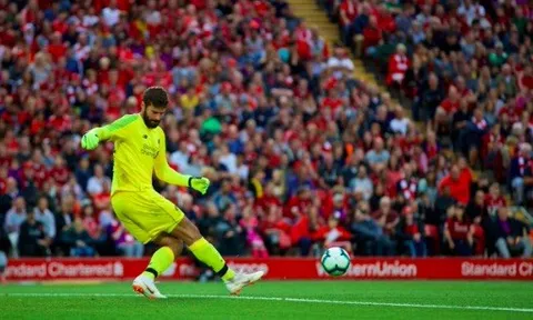 Alisson gần như 'mất tích', Klopp vẫn không tiếc lời khen