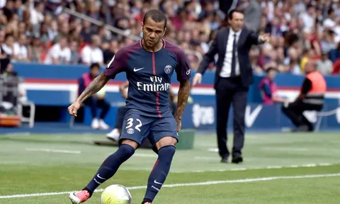 Alves gây sốc: 'Chính Neymar thuyết phục tôi đến PSG'