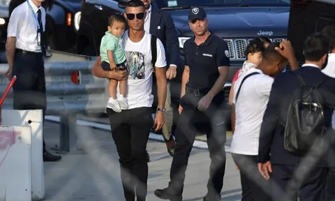 Ăn theo Ronaldo, đối thủ Juventus tăng gấp đôi giá vé