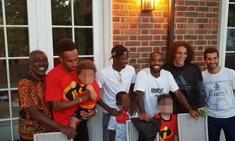 Kí với Dembele, Arsenal sẽ "mua một được hai"