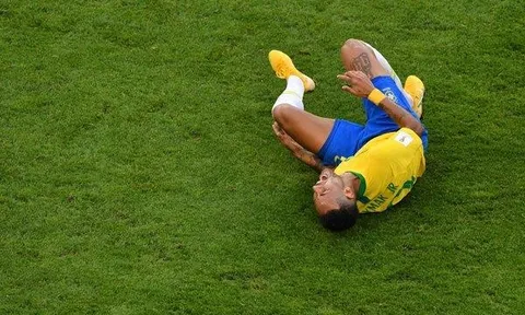 Ăn vạ tại World Cup, Neymar bị truyền thông vùi dập