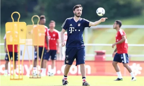 Ancelotti bận 'tám', con trai thay mặt chỉ đạo Bayern tập luyện