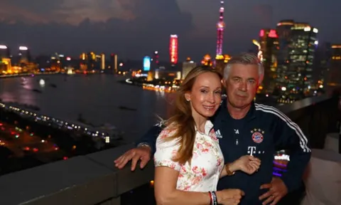Ancelotti dẫn vợ tham quan cảnh đêm tại Thượng Hải