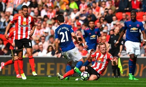 Ander Herrera 'cày nát' tuyến giữa Sunderland
