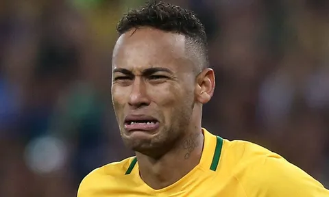 Ảnh chế Ronaldo, Messi vòng xe lại đón Neymar về nước