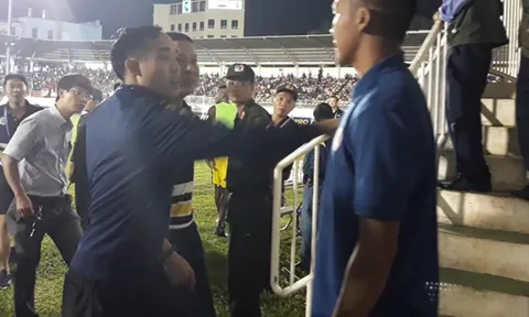 Sếp lớn HAGL lên tiếng vụ người ban tổ chức sân tấn công HLV Hà Nội FC