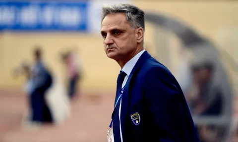 HLV Marian Mihail “gãy ghế” vì lý do gì?