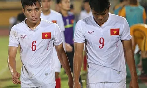 Còi vàng Dương Mạnh Hùng cảnh báo Trần Anh Tú