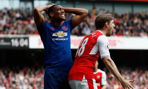 Anthony Martial chơi đầy nỗ lực trước Arsenal