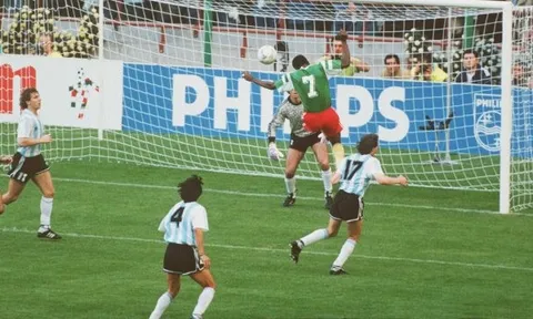 Thất kinh với 20 khoảnh khắc gây sốc tại các kỳ World Cup (Phần 2)