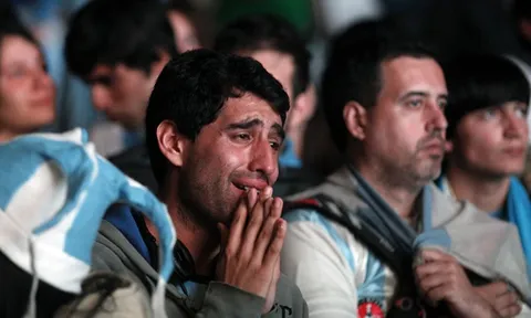 Argentina: Khóc nữa mà chi!