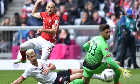 Arjen Robben sút góc hẹp san bằng tỷ số cho Bayern (Bayern Munich 1-1 Mainz 05, vòng 34 Bundesliga)