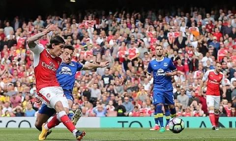 Hạ Everton, Arsenal vẫn cay đắng nhìn Liverpool lọt vào top 4