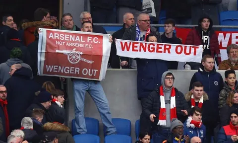 Sa thải Wenger sẽ chẳng dễ với Arsenal