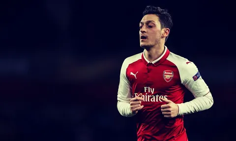 Arsenal đặt một chân vào bán kết: Ramsey hay, nhưng Ozil sáng nhất