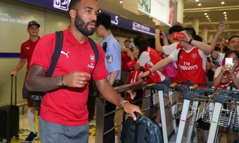 Arsenal cập bến Thượng Hải, bắt đầu tour du đấu Trung Quốc