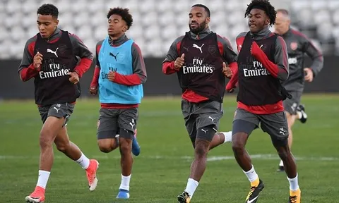 Arsenal phấn khích, làm quen sân Sydney