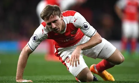 Arsenal thanh lý hàng loạt bệnh binh trong phiên chợ hè 2017