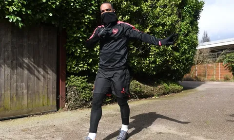 Arsenal trước tứ kết Europa League: Chọn ai, Wenger?