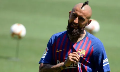 Arturo Vidal chốt xong số áo ở Barcelona