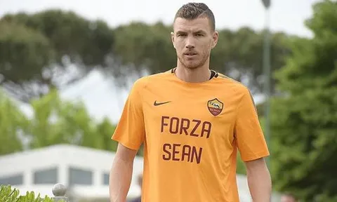 Cầu thủ AS Roma động viên CĐV Liverpool trước trận lượt về