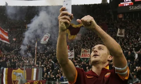 AS Roma lấy bàn thắng của Totti để chế giễu Kane
