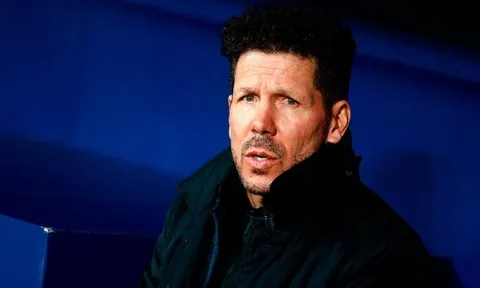 Simeone hé lộ khả năng thay Wenger