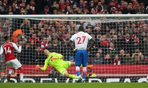 Ghi 3 bàn trong 15 phút cuối, Arsenal đẩy Stoke City đến bờ vực xuống hạng