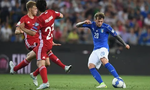 Ba cầu thủ dự bị làm lu mờ hoàn toàn đội hình chính Italia