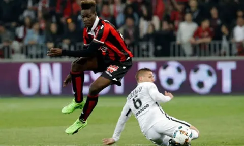 Balotelli lập siêu phẩm, Nice hạ gục PSG trong trận cầu siêu bạo lực
