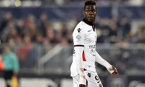 Balotelli: Lười như thế thì "đá đấm" gì ở Dortmund?
