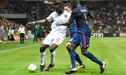 Balotelli nổ súng, Nice vẫn gặp bất lợi trước Ajax