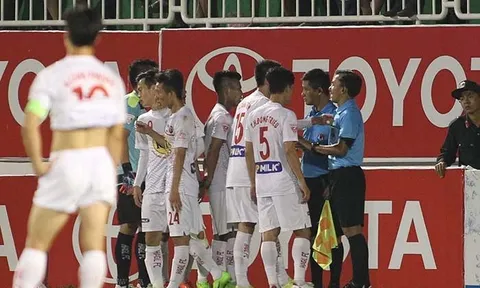 Ban bệ ông Mùi khuyên bầu Đức, HAGL chớ dại