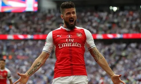 Giroud - "chân gỗ" mà vẫn... đắt hàng!