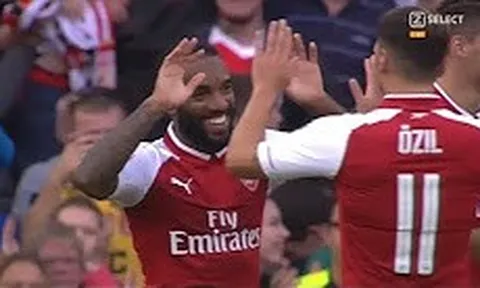 Bàn thắng đầu tiên của Lacazette tại sân Emirates