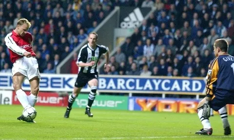 Bàn thắng ma thuật của Bergkamp vào lưới Newcastle