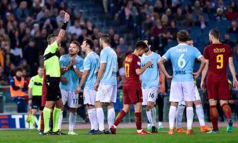 Bàn thắng thì không, nhưng thẻ đỏ lại xuất hiện tại Derby thành Rome