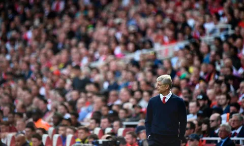 Báo Anh: Thua Chelsea, Wenger vẫn có hợp đồng mới